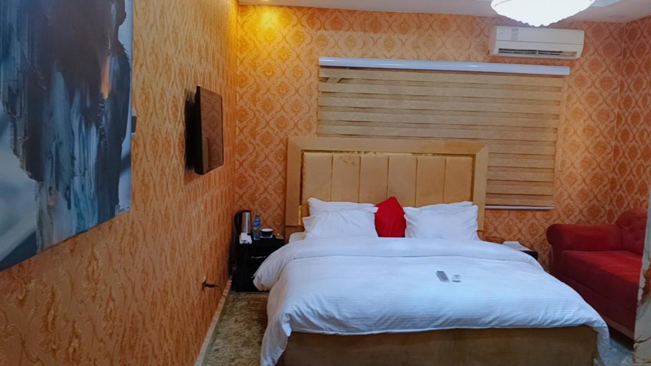 Hotel Nuit De Paris Abudża Zewnętrze zdjęcie